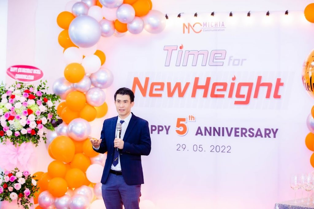Mr. Công Ngọc Long – CEO của Michia Communication chia sẻ tại buổi tiệc 5 năm thành lập công ty Michia